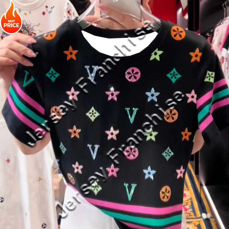American Retro Rhinestone Colored Printed Striped Short Sleeved T-shirt for Men Summer 2025 New Fashionable Versatile Top Moto
American Retro Rhinestone Colored Printed Striped Short Sleeved T-shirt for Men Summer 2025 New Fashionable Versatile Top Moto