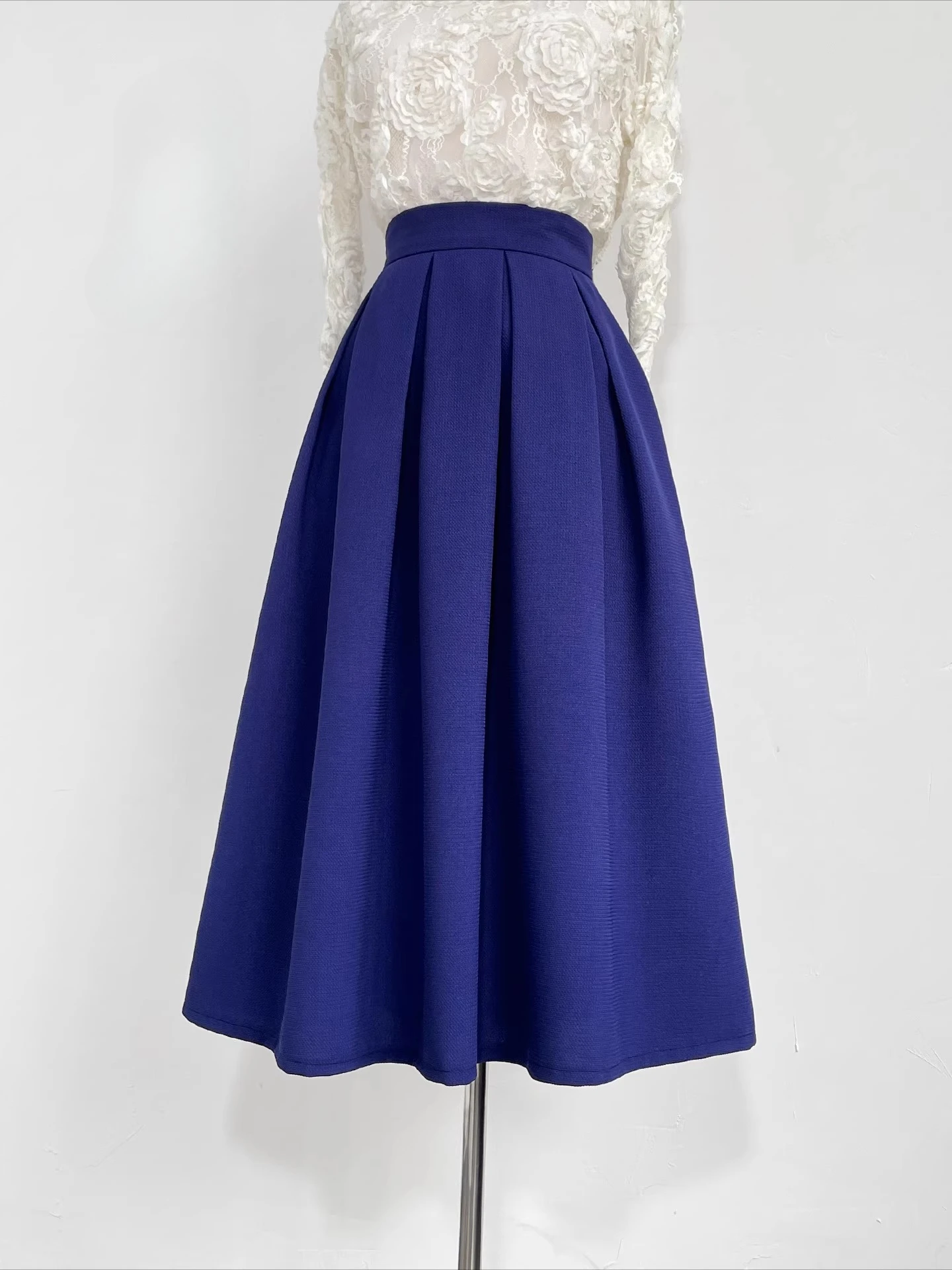 Spring and Autumn New Women's Half Skirt, Fashionable and Simple Deep Blue A-line Commuting Fluffy Skirt
Spring and Autumn New Women's Half Skirt, Fashionable and Simple Deep Blue A-line Commuting Fluffy Skirt