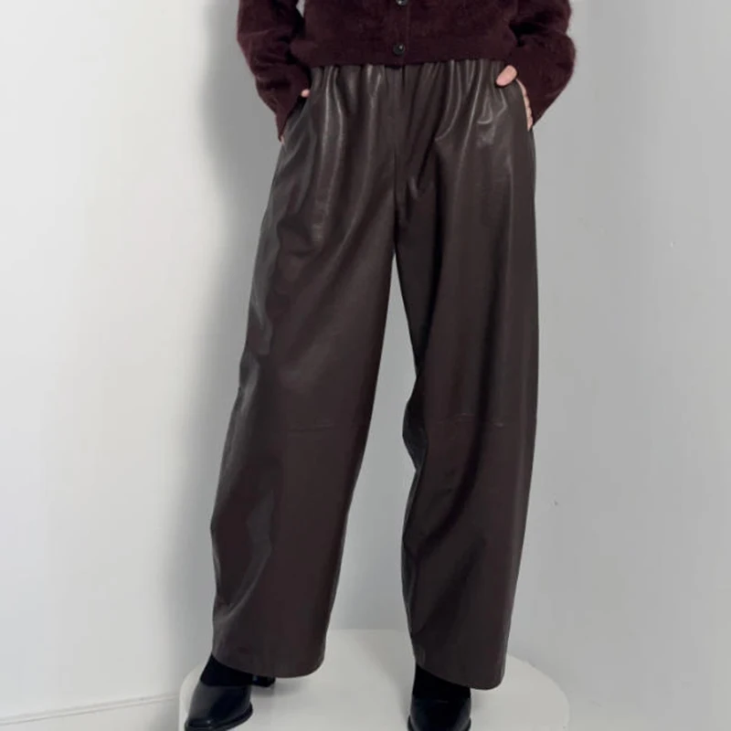 Leather Pants for Women High Quality Plant Tanned Sheepskin Trousers Elastic Waist Old Money Style Loose Brown Wide Leg Pants
Leather Pants for Women High Quality Plant Tanned Sheepskin Trousers Elastic Waist Old Money Style Loose Brown Wide Leg Pants