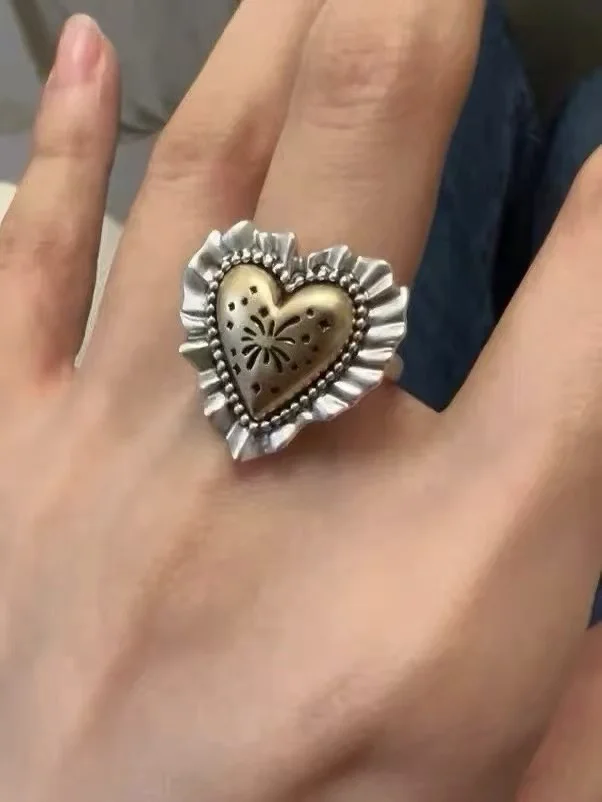 2026 New Arrival Two Tone Heart Open Ring Vintage Ruffle Edge Heart Shape Adjustable Band Fashion Jewelry for Women
2026 New Arrival Two Tone Heart Open Ring Vintage Ruffle Edge Heart Shape Adjustable Band Fashion Jewelry for Women