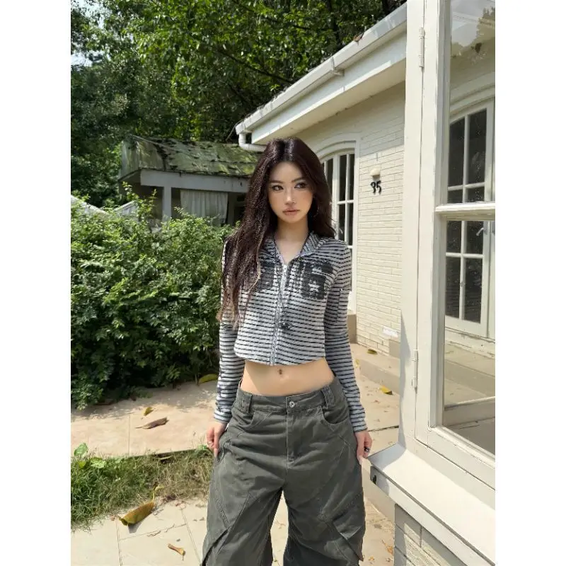 Onalippa сладкий пряный дизайн полосатый кардиган с капюшоном на молнии толстовка женская осенняя приталенная куртка с цифровым принтом короткий топ
Onalippa сладкий пряный дизайн полосатый кардиган с капюшоном на молнии толстовка женская осенняя приталенная куртка с цифровым принтом короткий топ