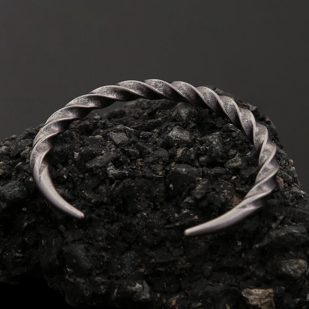 Fashion Vintage 316L Stainless Steel Twist Bracelets Punk Hip Hop Simple Bracelet For Men Women Party Jewelry Gifts Dropshipping
Fashion Vintage 316L Stainless Steel Twist Bracelets Punk Hip Hop Simple Bracelet For Men Women Party Jewelry Gifts Dropshipping