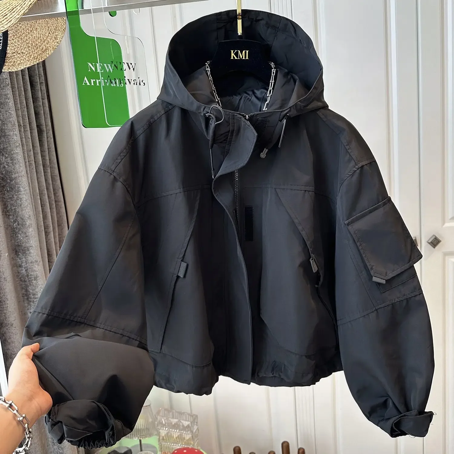 Весна/Лето 2022, новая женская куртка, свободная пригородная ветровка, короткая рабочая одежда, куртка с капюшоном
Весна/Лето 2022, новая женская куртка, свободная пригородная ветровка, короткая рабочая одежда, куртка с капюшоном