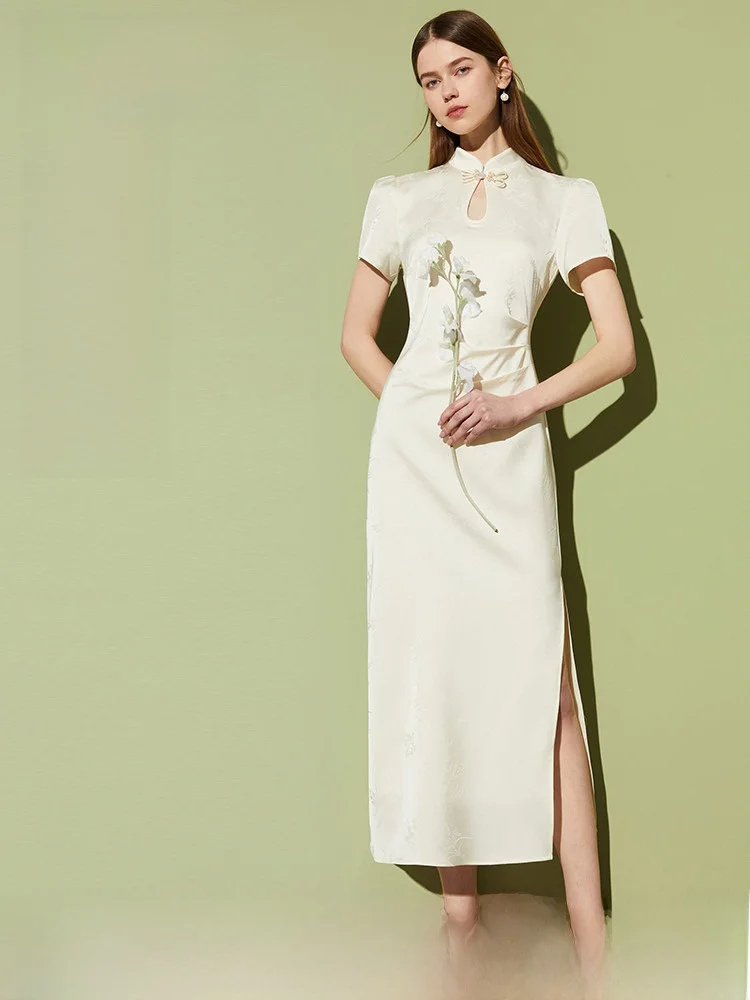 Новое осеннее китайское атласное платье с коротким рукавом для женщин, элегантное, с низким разрезом, для повседневной носки, однотонное DPLAY2025
Новое осеннее китайское атласное платье с коротким рукавом для женщин, элегантное, с низким разрезом, для повседневной носки, однотонное DPLAY2025