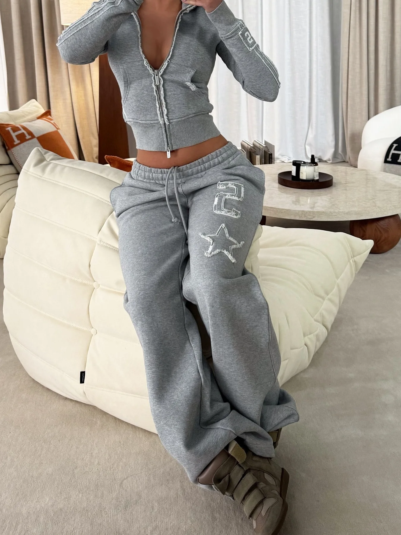 Y2k vintage Aesthetic Harajuku casual E-girl Slim Fit spicy girl strapless vest embroidery zipper jacket long pants women's set
Y2k vintage Aesthetic Harajuku casual E-girl Slim Fit spicy girl strapless vest embroidery zipper jacket long pants women's set