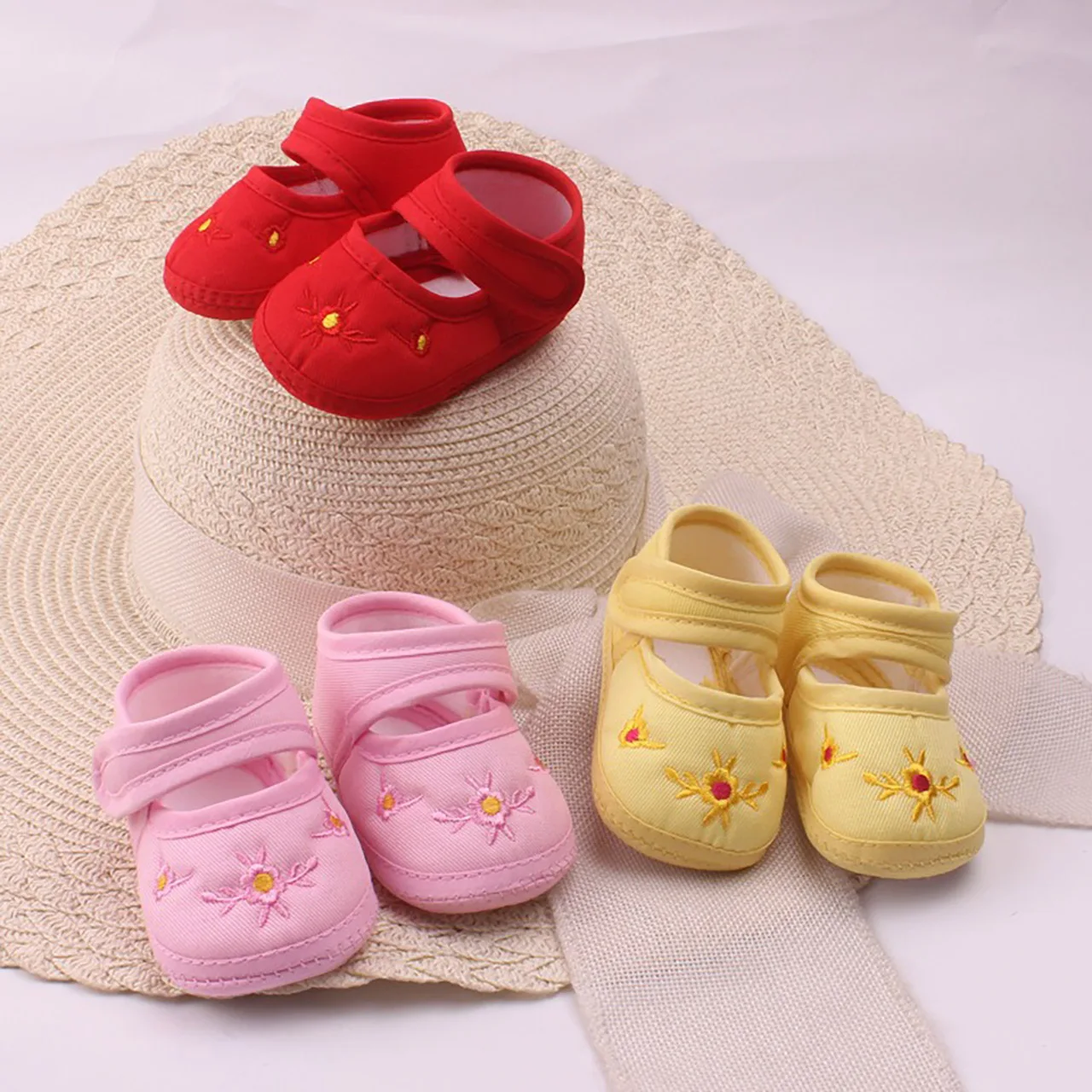 Cotton Fabric Baby Shoes Non-Slip Soft-Soled Walking Shoe Flower Embroidery Newborn Sandals Summer Kids Girl Footwear 0-1Year
Cotton Fabric Baby Shoes Non-Slip Soft-Soled Walking Shoe Flower Embroidery Newborn Sandals Summer Kids Girl Footwear 0-1Year