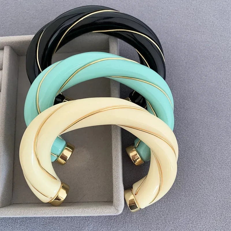 Europe America Fashion Design Black White Resin Acrylic Wide Bracelet Women Popular Party Jewelry Trendy
Europe America Fashion Design Black White Resin Acrylic Wide Bracelet Women Popular Party Jewelry Trendy