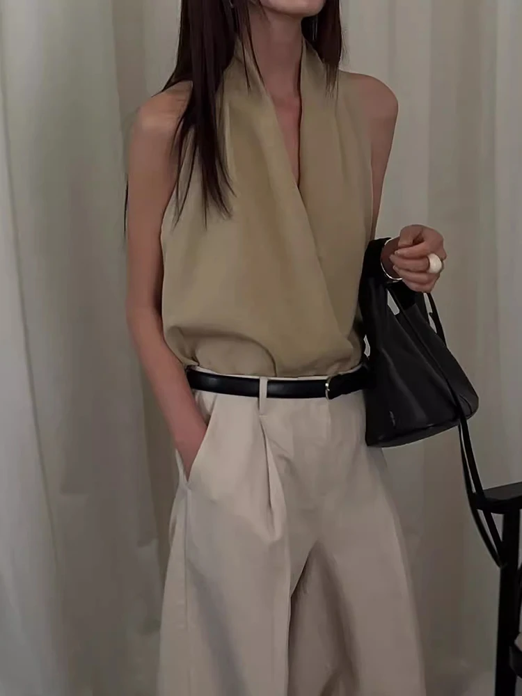 Clothland Women Chic Halter Linen Blouse V Neck Sleeveless Backless Shirt Summer Casual Fashion Tops Blusa WA378
Clothland Women Chic Halter Linen Blouse V Neck Sleeveless Backless Shirt Summer Casual Fashion Tops Blusa WA378