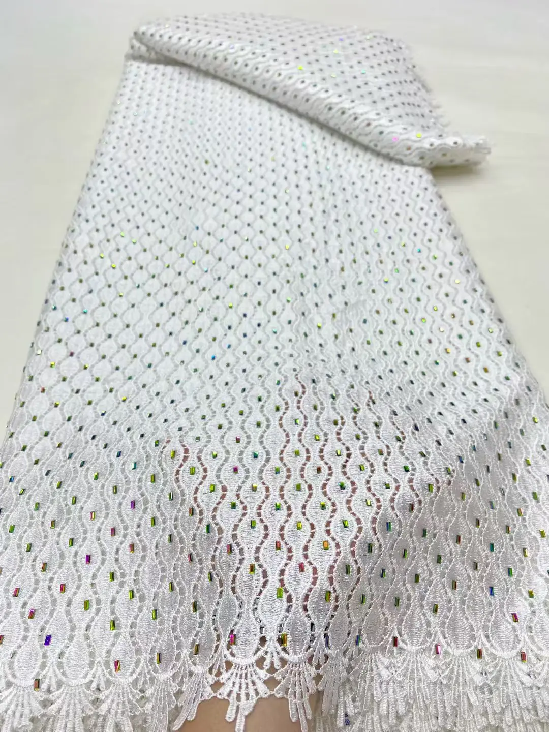 Pure White African Water Soluble Lace Fabric With Colored Diamond 2025 Nigerian High Quality Cord Guipure Lace Fabric For Dress
Pure White African Water Soluble Lace Fabric With Colored Diamond 2025 Nigerian High Quality Cord Guipure Lace Fabric For Dress