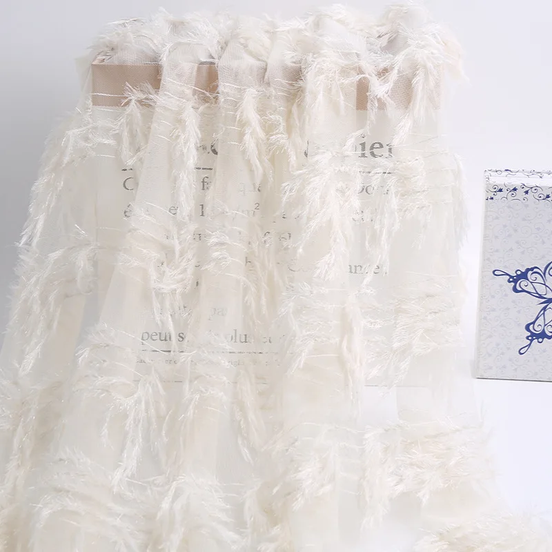 Three-dimensional Feather Fringed Fabric Mesh Embroidery Fabric Light Luxury Wedding Dress Decorative Dress Fabric
Three-dimensional Feather Fringed Fabric Mesh Embroidery Fabric Light Luxury Wedding Dress Decorative Dress Fabric
