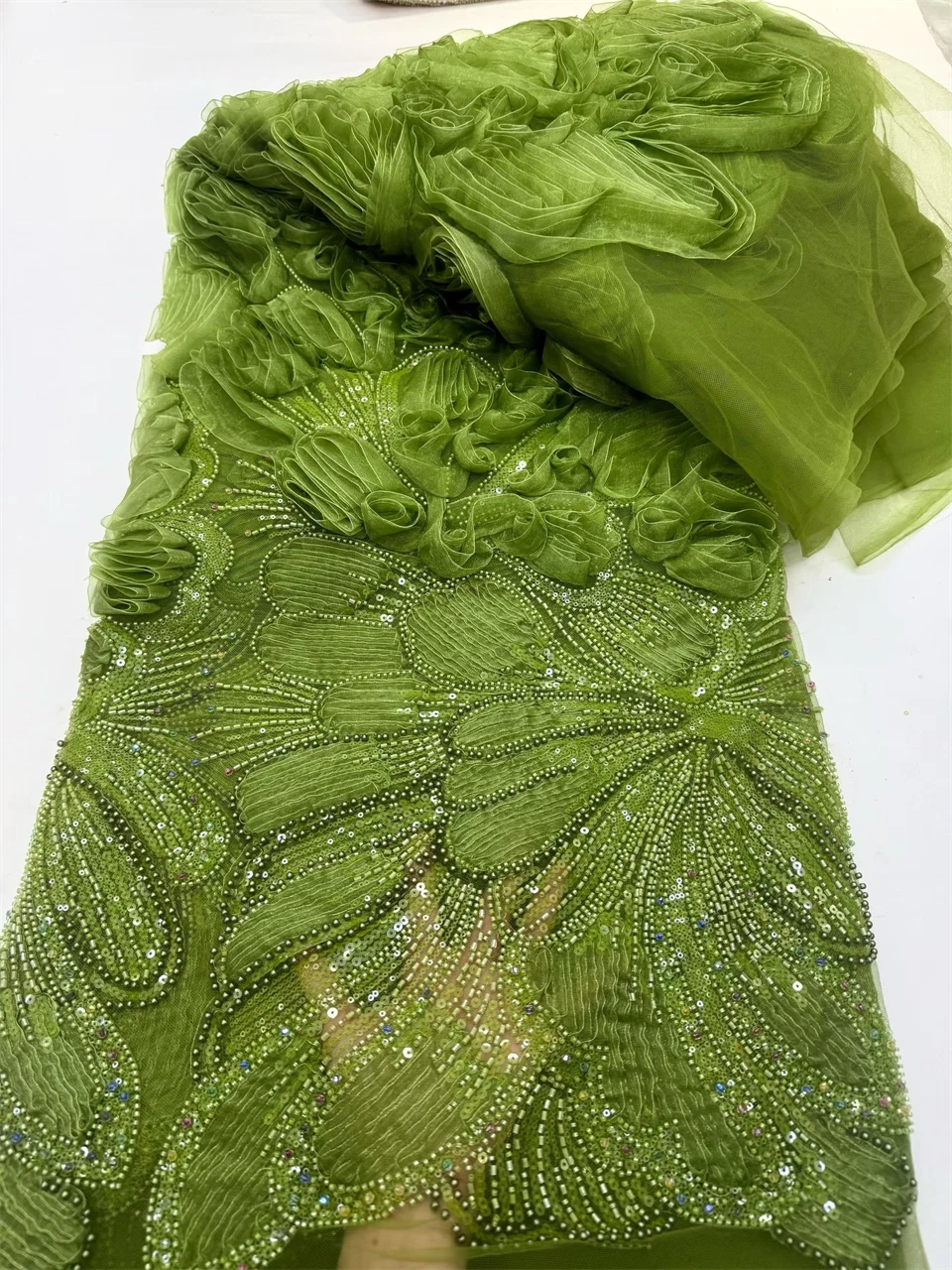 African Sequins Lace Fabric 2026 High Quality Lace Nigerian French Tulle Beaded Lace Fabrics for Sewing Wedding Party HJ6361
African Sequins Lace Fabric 2026 High Quality Lace Nigerian French Tulle Beaded Lace Fabrics for Sewing Wedding Party HJ6361