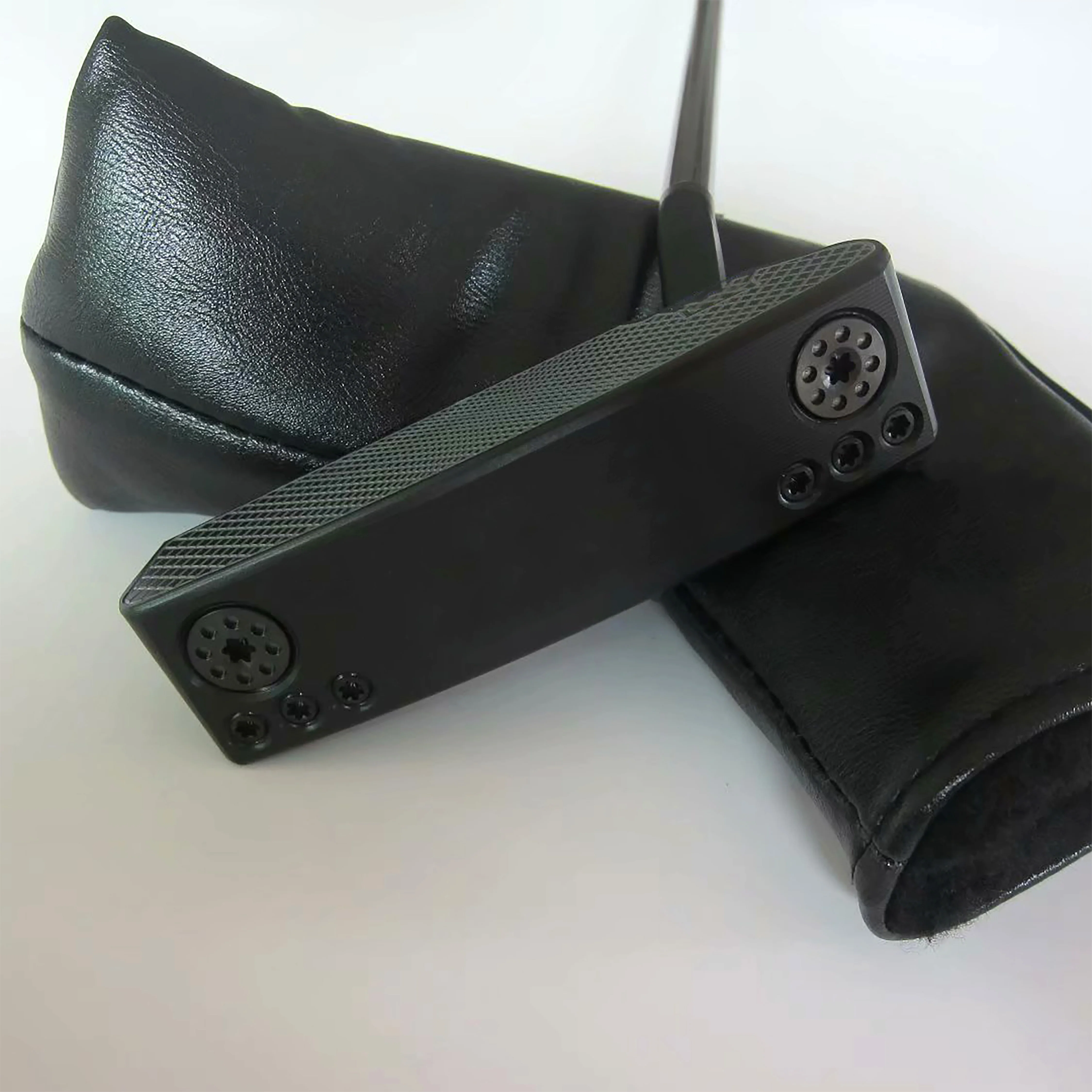 BRANDON GEN2 Black golf putter 32/33/34/35/36 Inch Steel Shaft With Head Cover and weights Free shipping
BRANDON GEN2 Black golf putter 32/33/34/35/36 Inch Steel Shaft With Head Cover and weights Free shipping