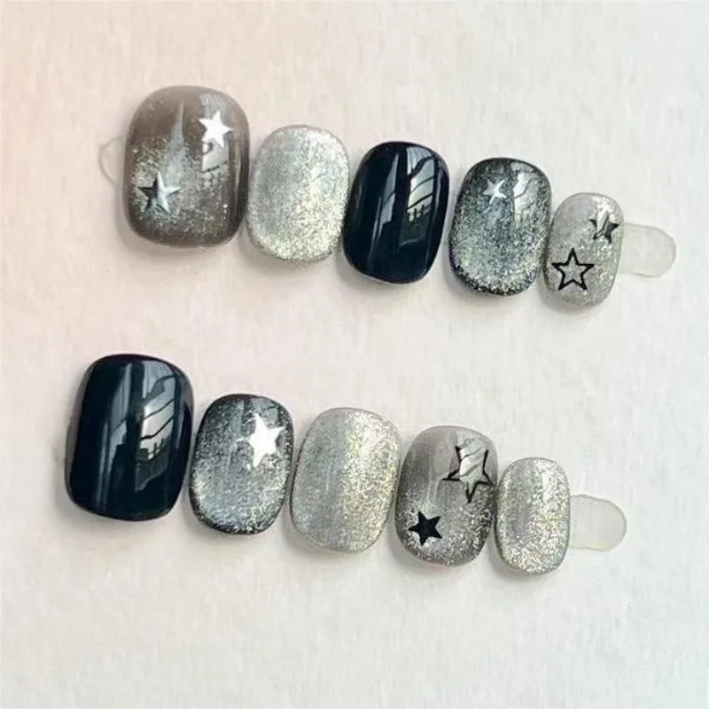 10Pcs Handmade Black Fake Nails Glitter Cat Eye Star Design Sweet Cool Nails Patch Short Round Cute Wearable Manicure TipsTools
10Pcs Handmade Black Fake Nails Glitter Cat Eye Star Design Sweet Cool Nails Patch Short Round Cute Wearable Manicure TipsTools