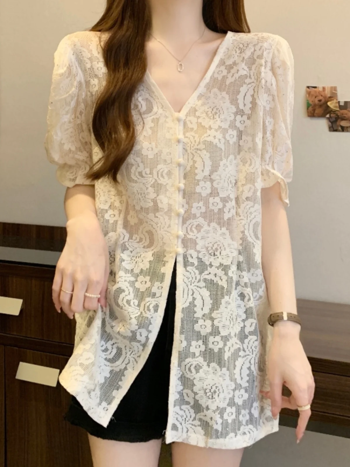 Elegant V-Neck Short Sleeve Chiffon Lace Hollow out Mesh Shirt Women Summer plus Size Unique Personality Korean Style Top
Elegant V-Neck Short Sleeve Chiffon Lace Hollow out Mesh Shirt Women Summer plus Size Unique Personality Korean Style Top