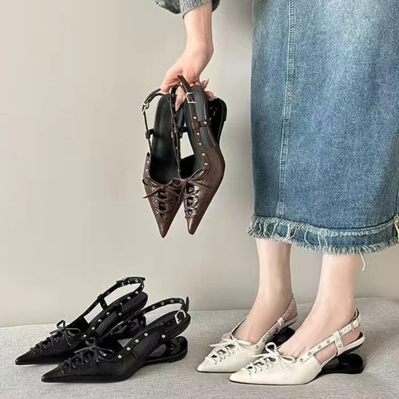 2026 New Pointed French Solid Color Retro High Heel Sandals for Women Summer Fashion Cross Strap Design Baotou Sandals
2026 New Pointed French Solid Color Retro High Heel Sandals for Women Summer Fashion Cross Strap Design Baotou Sandals