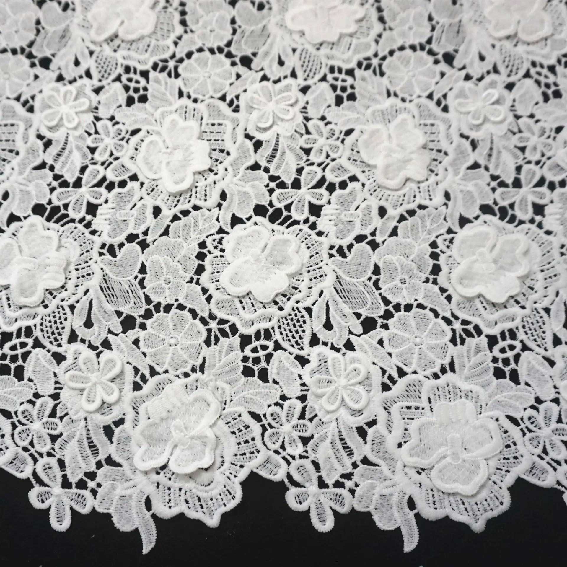 High-quality water-soluble milk silk 3D embroidered fabric, soft full-width 125CM lace home textile garment fabric
High-quality water-soluble milk silk 3D embroidered fabric, soft full-width 125CM lace home textile garment fabric