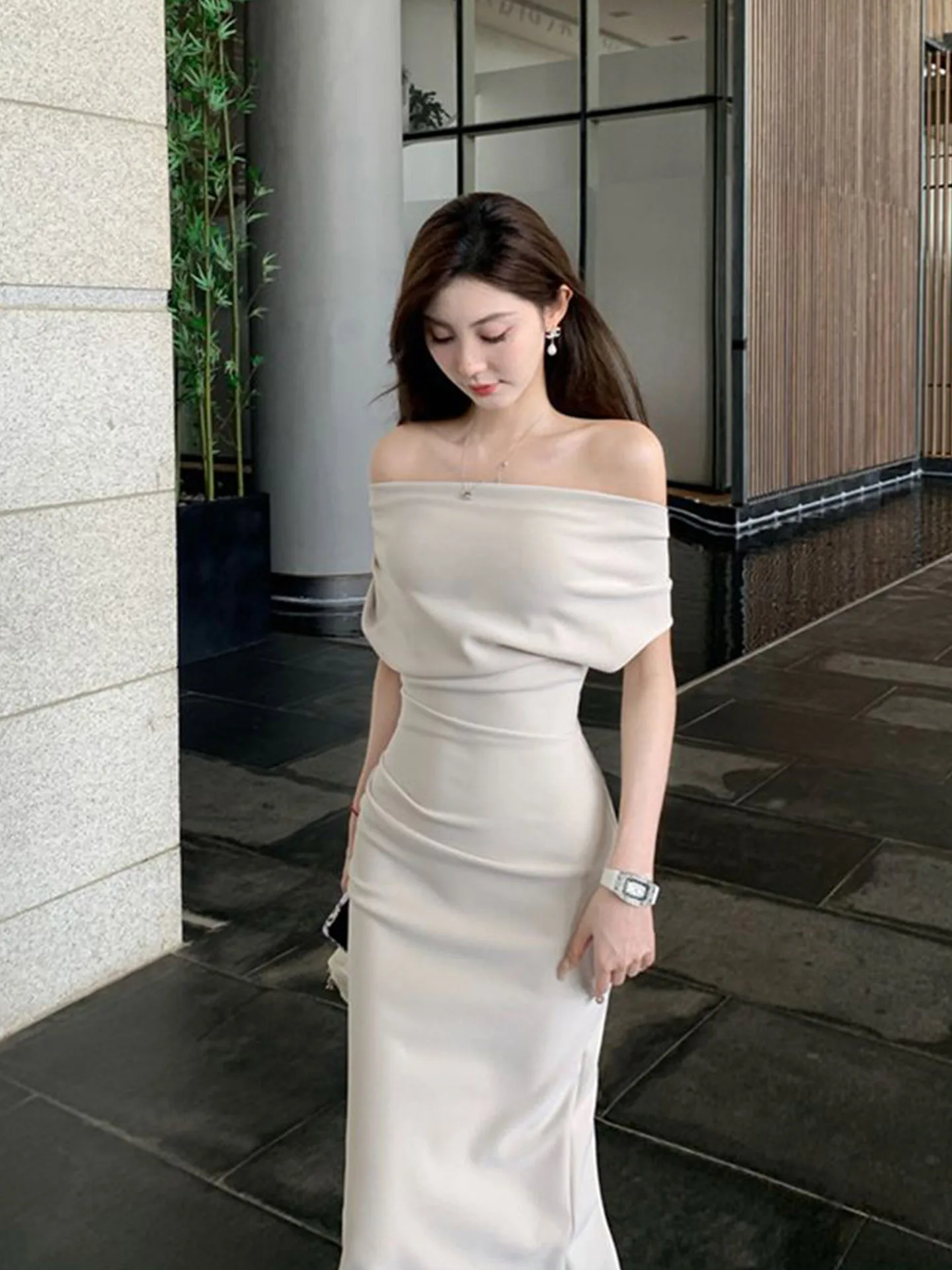 Elegant One-Shoulder Bodycon Long Dress Fashionable Korean Style Summer New Arrival High Waist Pleated Short Sleeve Women's D...
Elegant One-Shoulder Bodycon Long Dress Fashionable Korean Style Summer New Arrival High Waist Pleated Short Sleeve Women's D...