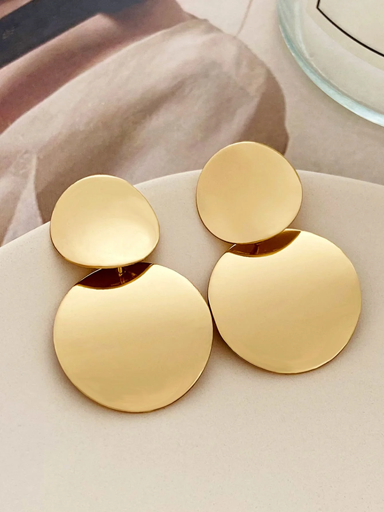 Retro Fashion Versatile Chic 3D Smooth Metal Circle Earrings
Retro Fashion Versatile Chic 3D Smooth Metal Circle Earrings
