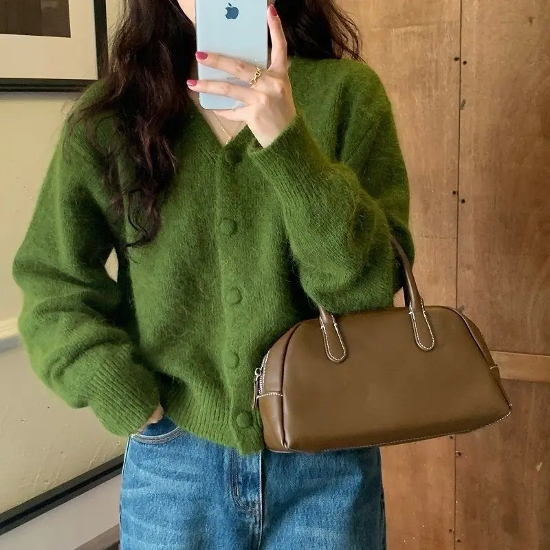 Knitted Cardigan Women V Neck All Match Short Solid Sweater Coat Korean Simple Casual Long Sleeve Tops Autumn Winter
Knitted Cardigan Women V Neck All Match Short Solid Sweater Coat Korean Simple Casual Long Sleeve Tops Autumn Winter