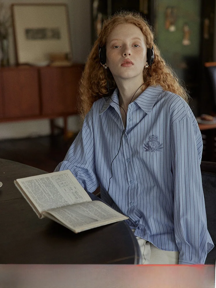 C.PAIA Qia Pi Ya 26S Blue Stripe irt Женский топ в стиле ретро для повседневной носки, свободный крой, с длинными рукавами, воротником, дышащий, из полиэстера...
C.PAIA Qia Pi Ya 26S Blue Stripe irt Женский топ в стиле ретро для повседневной носки, свободный крой, с длинными рукавами, воротником, дышащий, из полиэстера...