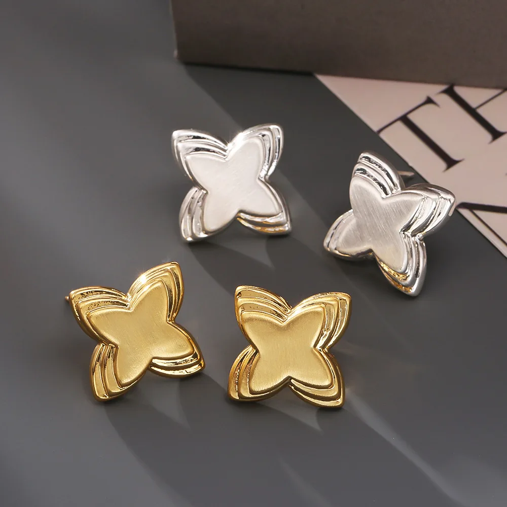 Fashionable, exquisite and high-end brushed earrings, simple and versatile earrings, four-pointed star personalized earrings
Fashionable, exquisite and high-end brushed earrings, simple and versatile earrings, four-pointed star personalized earrings