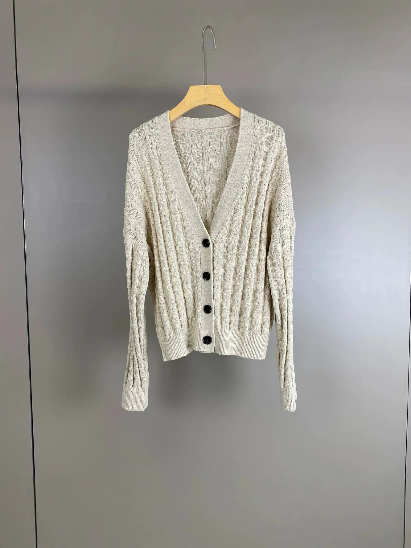 Spring/Summer Women's Linen Cotton Sequined V-Neck Knit Cardigan Round Neck Vest Skirt Three-Piece Set
Spring/Summer Women's Linen Cotton Sequined V-Neck Knit Cardigan Round Neck Vest Skirt Three-Piece Set