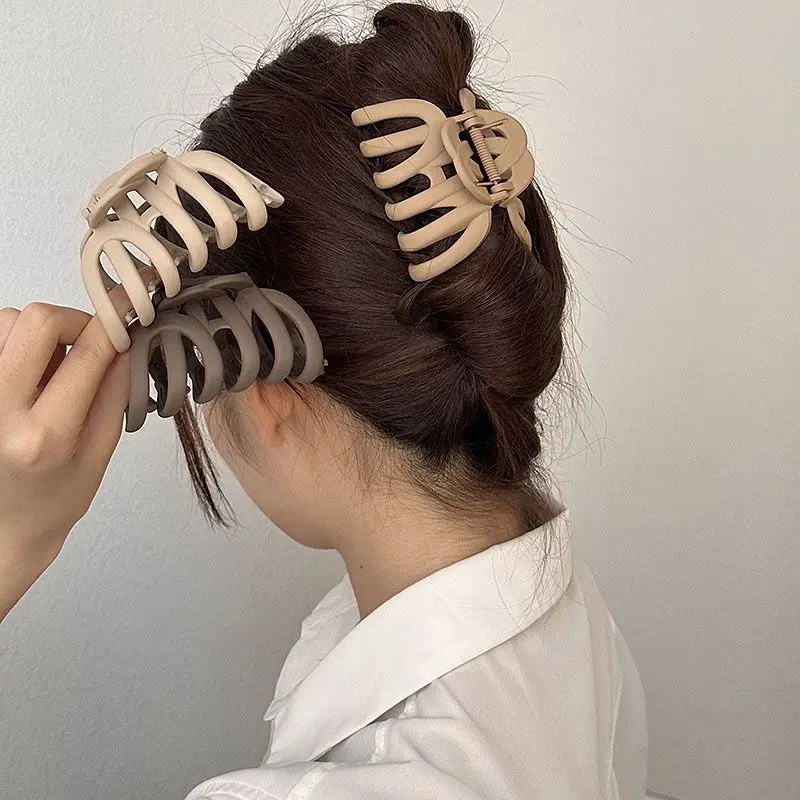Pumpkin Large Hollow Hair Clip Women's Back of the Head Vintage Frosted Grab Clip Fashion Temperament Hair Accessories
Pumpkin Large Hollow Hair Clip Women's Back of the Head Vintage Frosted Grab Clip Fashion Temperament Hair Accessories