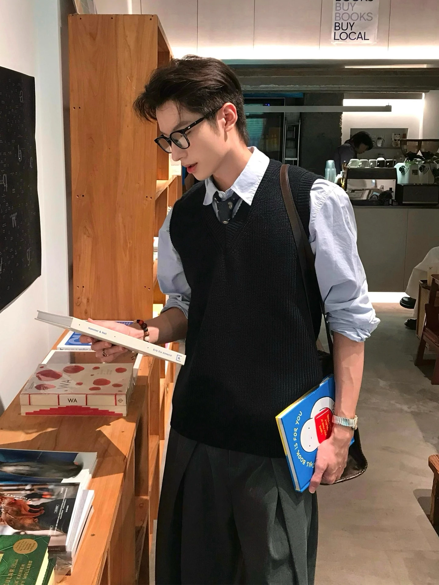 Black Casual Knitted Sweater Vest for Boys Short Sleeve Inner Wear Simple Versatile Autumn Winter Pure Color Male Uniform Top
Black Casual Knitted Sweater Vest for Boys Short Sleeve Inner Wear Simple Versatile Autumn Winter Pure Color Male Uniform Top