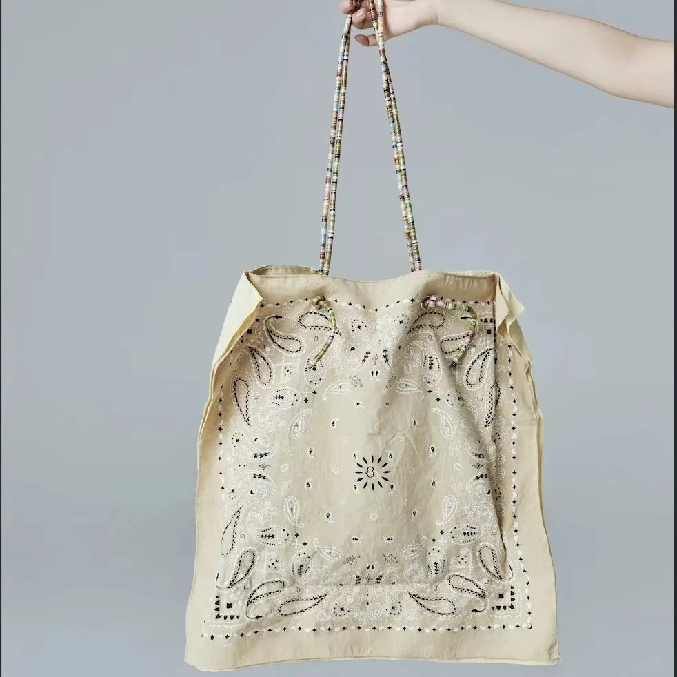 Модная городская сумка-кроссбоди большого размера с цветочным принтом и тотемным узором для женщин, из нейлона, для повседневного использования
Модная городская сумка-кроссбоди большого размера с цветочным принтом и тотемным узором для женщин, из нейлона, для повседневного использования