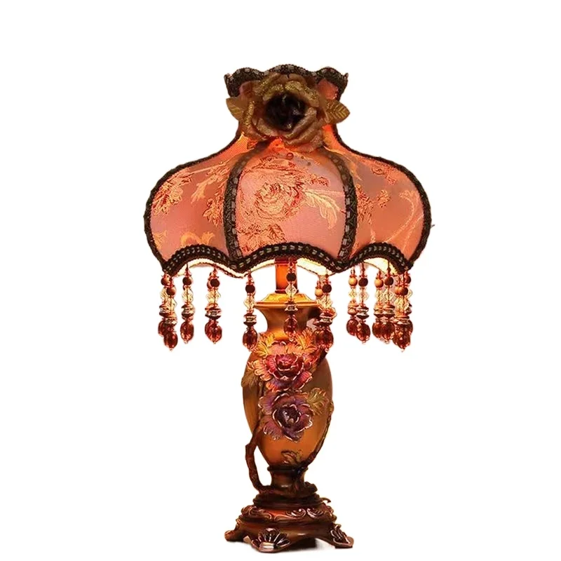 *European Table Lamp Luxurious Living Room Bedroom Study Villa Hotels LED Retro Creativity Bedside Desk Light
*European Table Lamp Luxurious Living Room Bedroom Study Villa Hotels LED Retro Creativity Bedside Desk Light