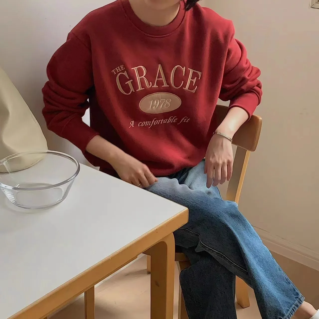 Retro American Dongda Gate 26 Autumn Casual round Ne Color Blo Letter Embroidery Loose Sweatirt Women Sweet Sle Long ...
Retro American Dongda Gate 26 Autumn Casual round Ne Color Blo Letter Embroidery Loose Sweatirt Women Sweet Sle Long ...