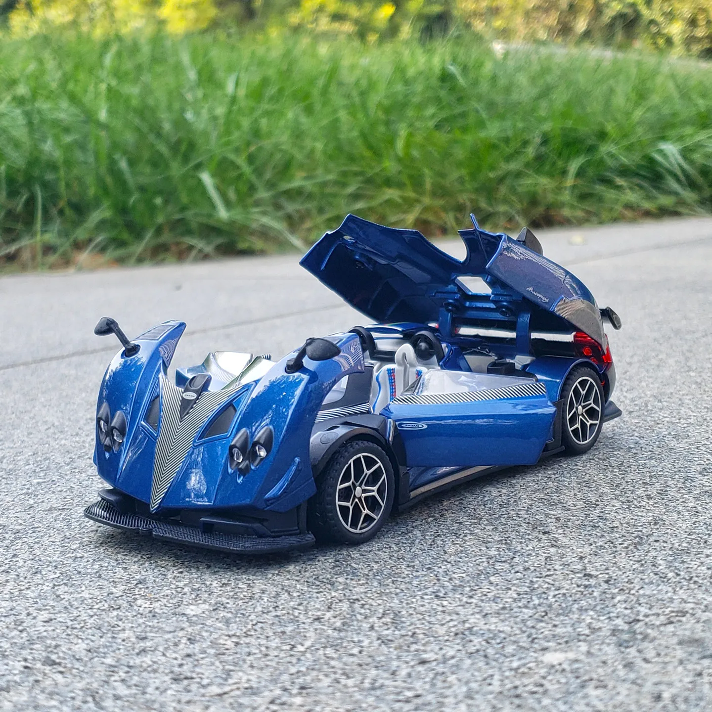 1:32 Zonda R Sports Car Alloy Model Diecast Metal Toy Vehicles Car Model Collection High Simulation Gift
1:32 Zonda R Sports Car Alloy Model Diecast Metal Toy Vehicles Car Model Collection High Simulation Gift