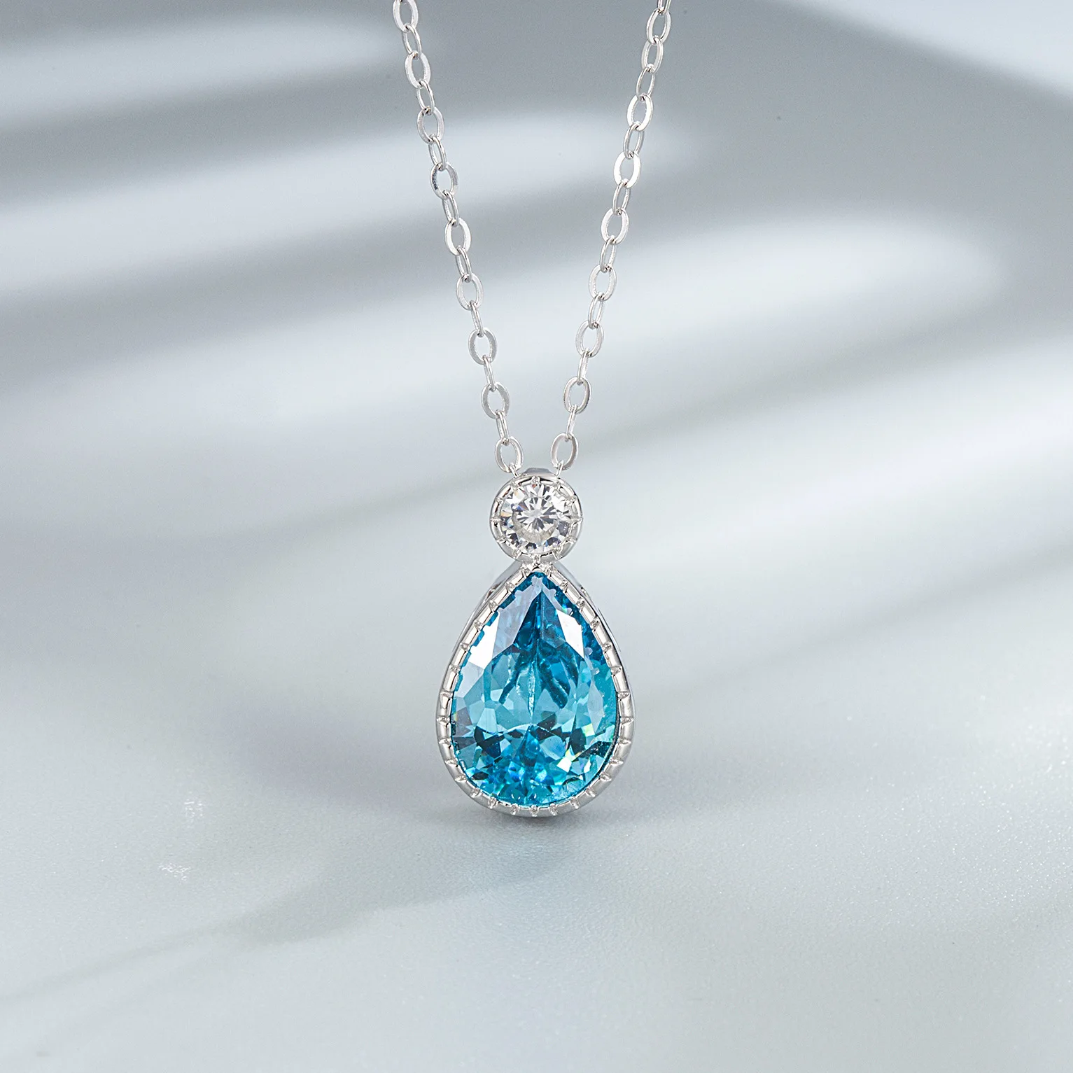 Кулон-подвеска из серебра 925 пробы с натуральным голубым топазом в форме груши 1 карат для женщин, модное ювелирное украшение с драгоценным камнем, Colar de Prata
Кулон-подвеска из серебра 925 пробы с натуральным голубым топазом в форме груши 1 карат для женщин, модное ювелирное украшение с драгоценным камнем, Colar de Prata