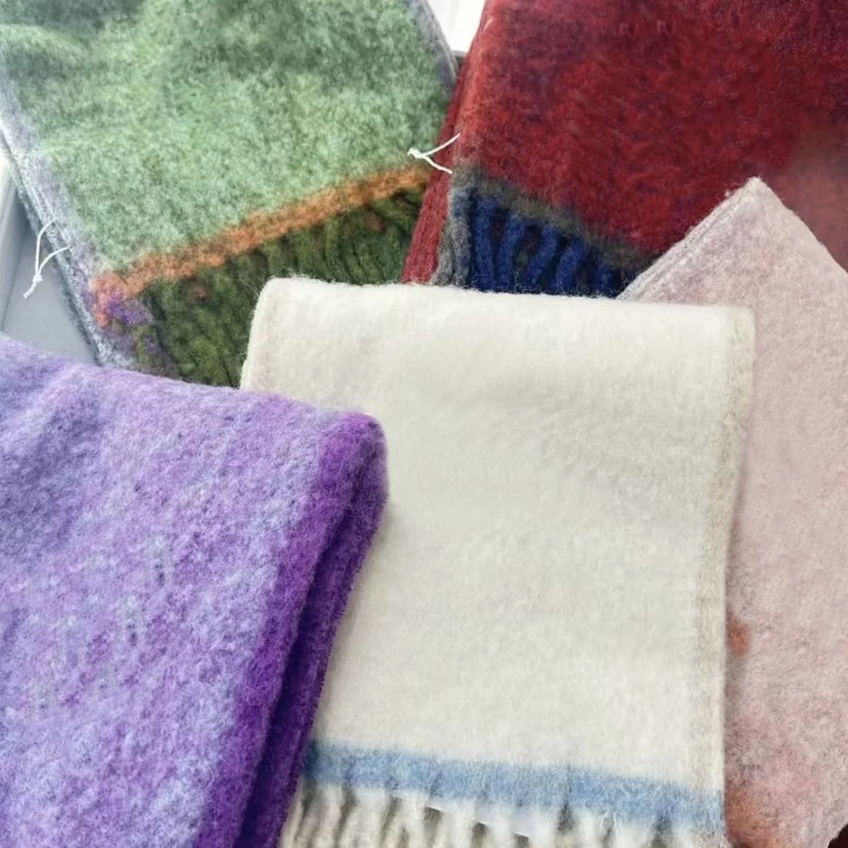 Scarf Designed with Colorful Edging & Fringe - Celebrity-Inspired, Warm and Chic Winter Wrap for Everyday Fashion, Soft and Comf
Scarf Designed with Colorful Edging & Fringe - Celebrity-Inspired, Warm and Chic Winter Wrap for Everyday Fashion, Soft and Comf