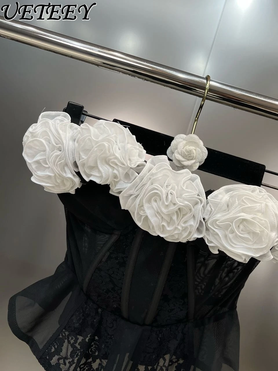 Summer Black White Contrasting Color Three-dimensional Flower Fishbone Mesh Vest Tank Top Nightclub Waist Women Tube Top Y2k
Summer Black White Contrasting Color Three-dimensional Flower Fishbone Mesh Vest Tank Top Nightclub Waist Women Tube Top Y2k