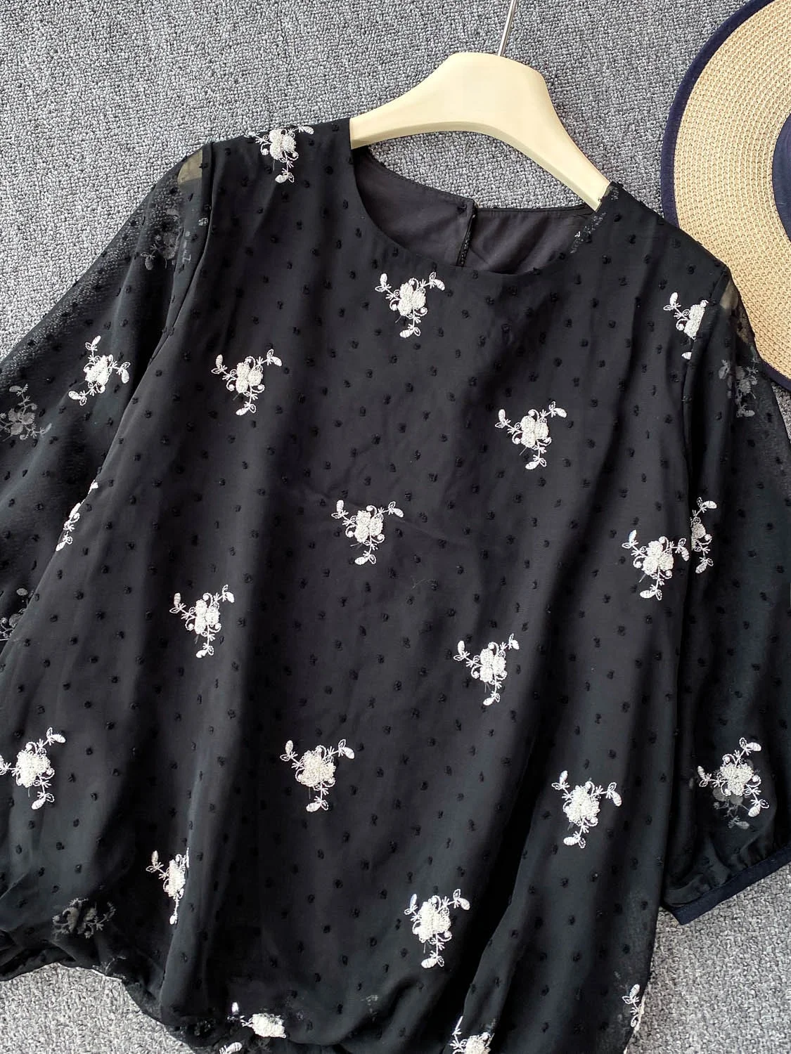 Ele Embroidered Mid-Sve T-irt Women's Loose Bla Chiffon Top Slimming Versatile Summer 2025 Korean Sle Commute
Ele Embroidered Mid-Sve T-irt Women's Loose Bla Chiffon Top Slimming Versatile Summer 2025 Korean Sle Commute