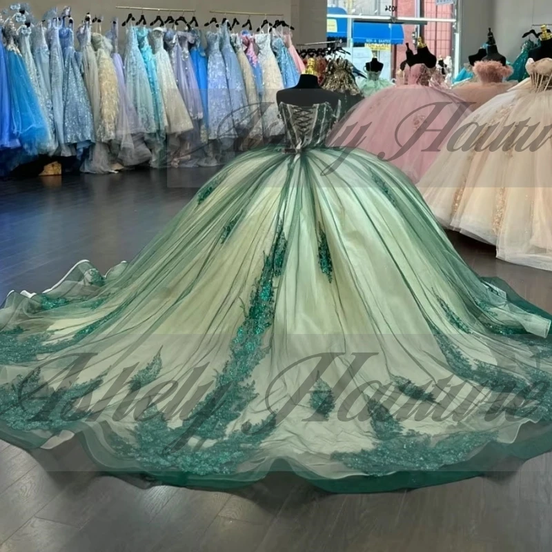 Customized Green Quinceanera Dresses Ball Gown Off Shoulder Lace Applique Corset Women Prom Party Dress Vestido De xv Anos 2025
Customized Green Quinceanera Dresses Ball Gown Off Shoulder Lace Applique Corset Women Prom Party Dress Vestido De xv Anos 2025