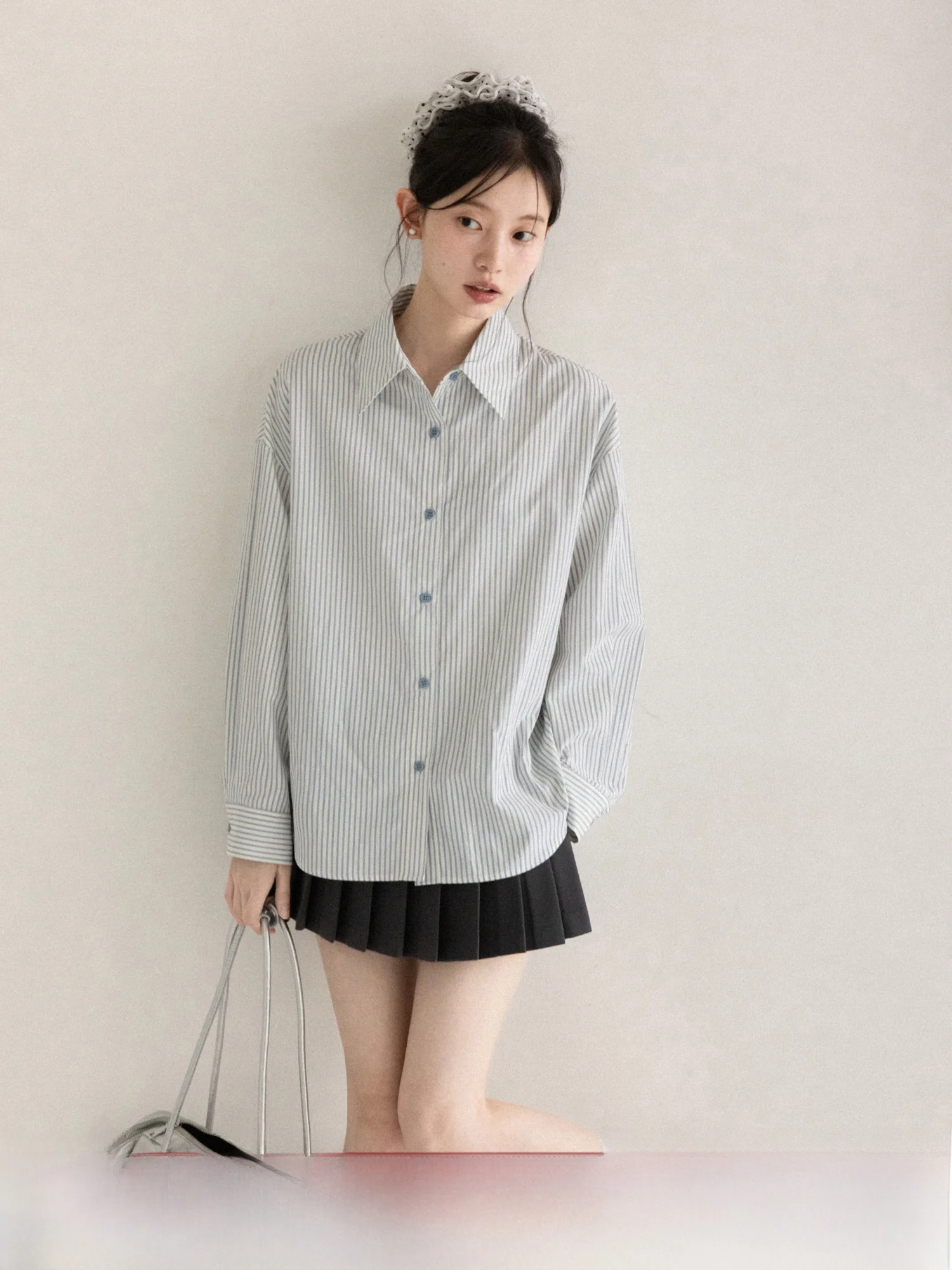 Ретро-платье с воротником, длинное, в полоску, для женщин, свободного кроя, стройнящее, повседневное, из смесового хлопка, коллекция Весна 2026
Ретро-платье с воротником, длинное, в полоску, для женщин, свободного кроя, стройнящее, повседневное, из смесового хлопка, коллекция Весна 2026