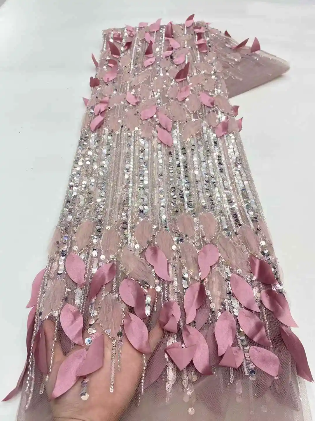 HOT 2025 Latest Luxury 3D Lace Fabric Dubai Tulle Lace Fabric With Groom Embroidered Applique African Fabric For Dress Sew SZ742
HOT 2025 Latest Luxury 3D Lace Fabric Dubai Tulle Lace Fabric With Groom Embroidered Applique African Fabric For Dress Sew SZ742