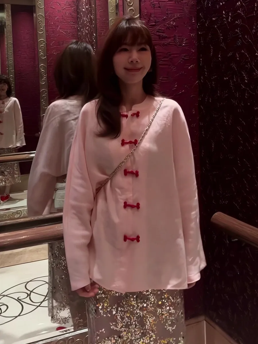 Ретро-китайская льняная рубашка-пальто для женщин, свободного кроя, с длинными рукавами, на пуговицах, розовая, дышащая, комфортная, весна 2026
Ретро-китайская льняная рубашка-пальто для женщин, свободного кроя, с длинными рукавами, на пуговицах, розовая, дышащая, комфортная, весна 2026