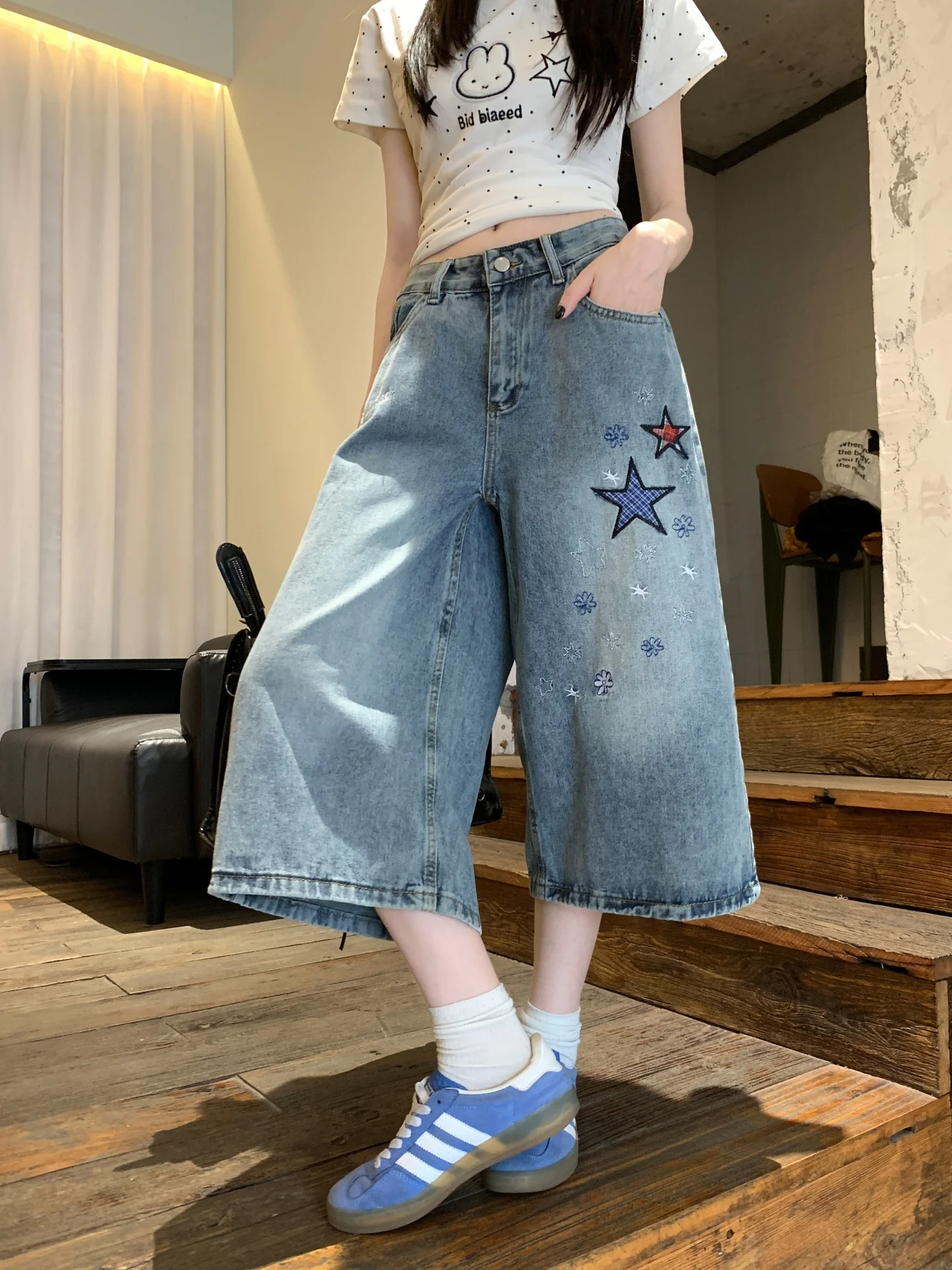 Retro Star Embroidery Distressed Wide Leg Jeans Loose Straight Cut Summer Denim Pants for Women Casual Blue Natural Waist
Retro Star Embroidery Distressed Wide Leg Jeans Loose Straight Cut Summer Denim Pants for Women Casual Blue Natural Waist