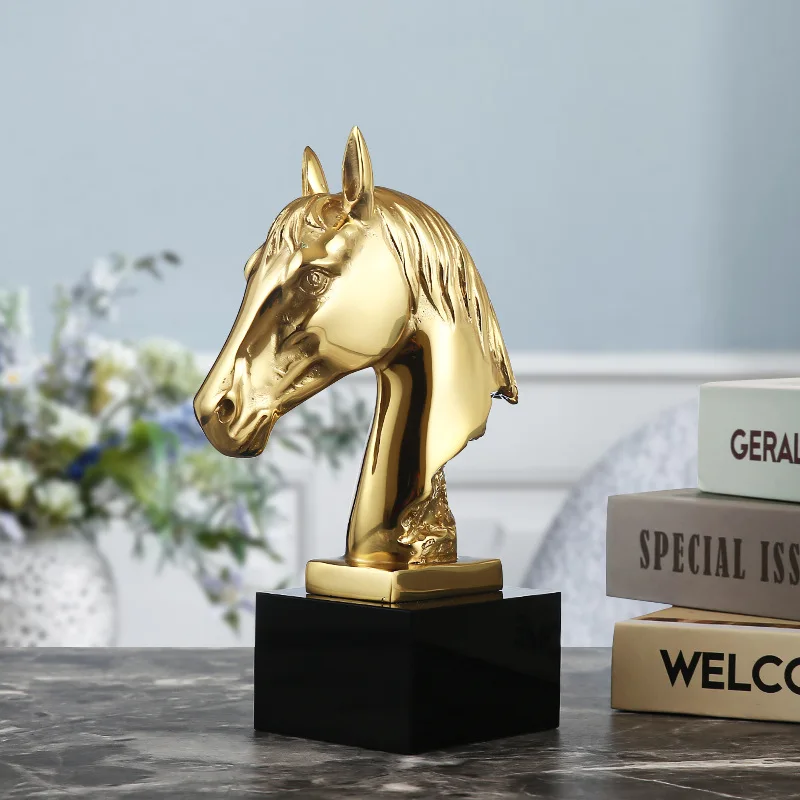 Nordic style brass horse head desktop book by ornaments European soft furnishing home study living room decorations
Nordic style brass horse head desktop book by ornaments European soft furnishing home study living room decorations
