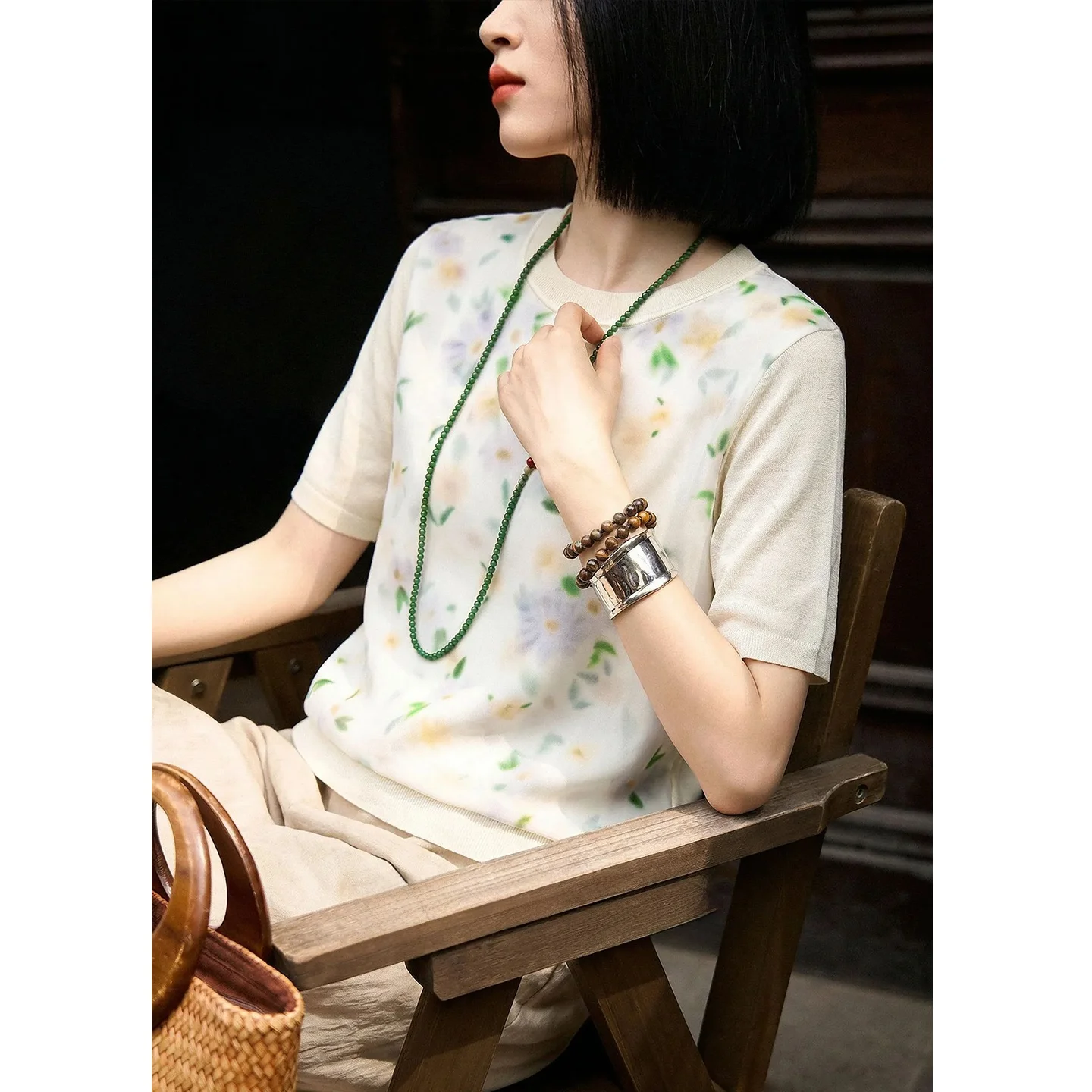Chivirin Silk Floral Print round Neck Short Sleeve Knitted T-Shirt Women's Slim Fit Casual Top Summer Fashion Versatile Shirt
Chivirin Silk Floral Print round Neck Short Sleeve Knitted T-Shirt Women's Slim Fit Casual Top Summer Fashion Versatile Shirt