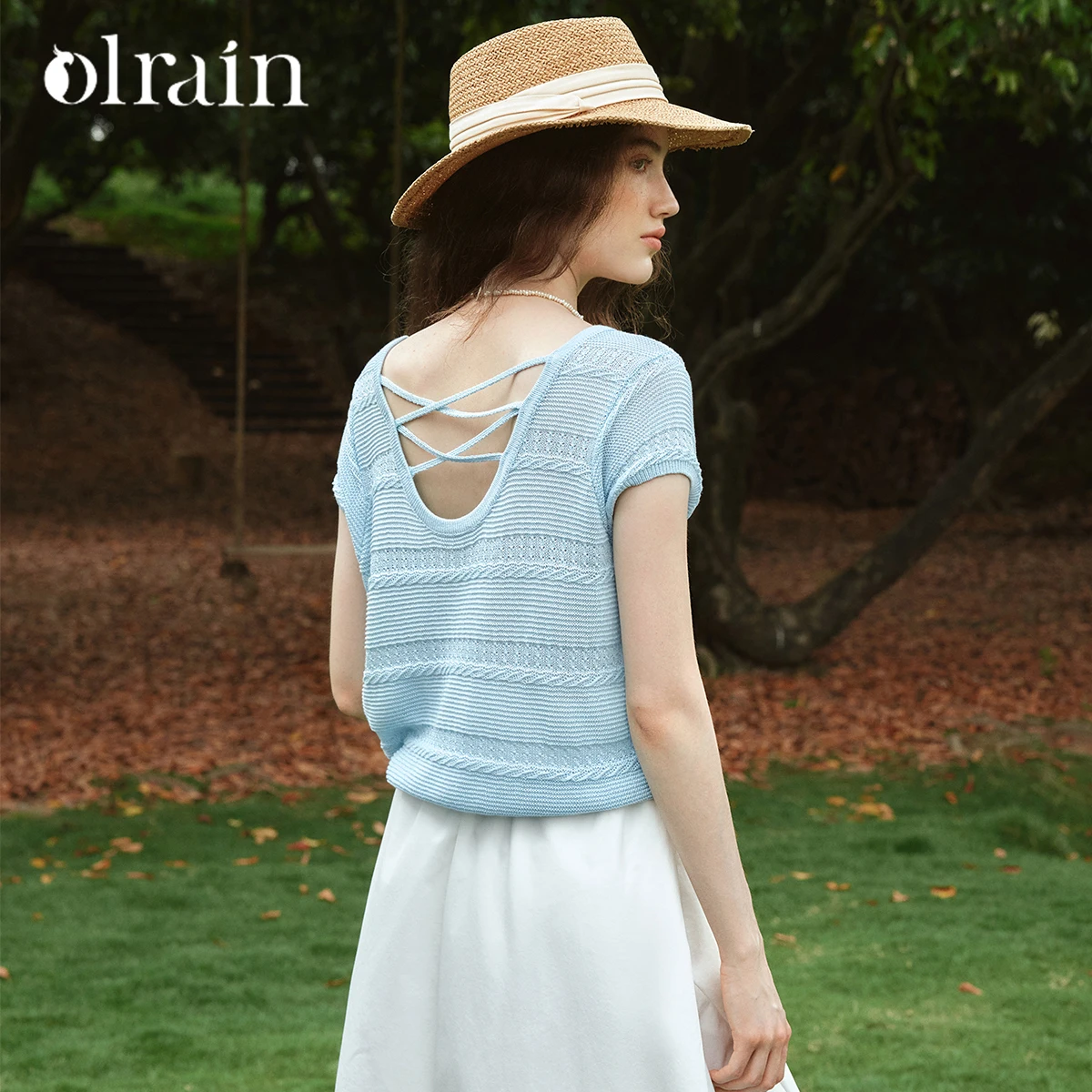 OLrain 2026 Summer New Refreshing Blues Three-dimensional Pick Hole Texture Cross Backless Small Sexy Knitted Vest O58XZ006019
OLrain 2026 Summer New Refreshing Blues Three-dimensional Pick Hole Texture Cross Backless Small Sexy Knitted Vest O58XZ006019