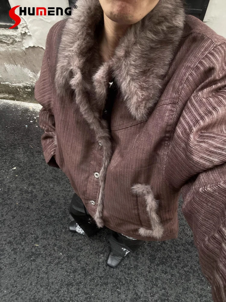 Модная куртка-парка для мужчин и женщин, зима 2025 года, новая свободная удобная однотонная теплая верхняя одежда, пальто с лацканами и длинными рукавами, красивые парки
Модная куртка-парка для мужчин и женщин, зима 2025 года, новая свободная удобная однотонная теплая верхняя одежда, пальто с лацканами и длинными рукавами, красивые парки