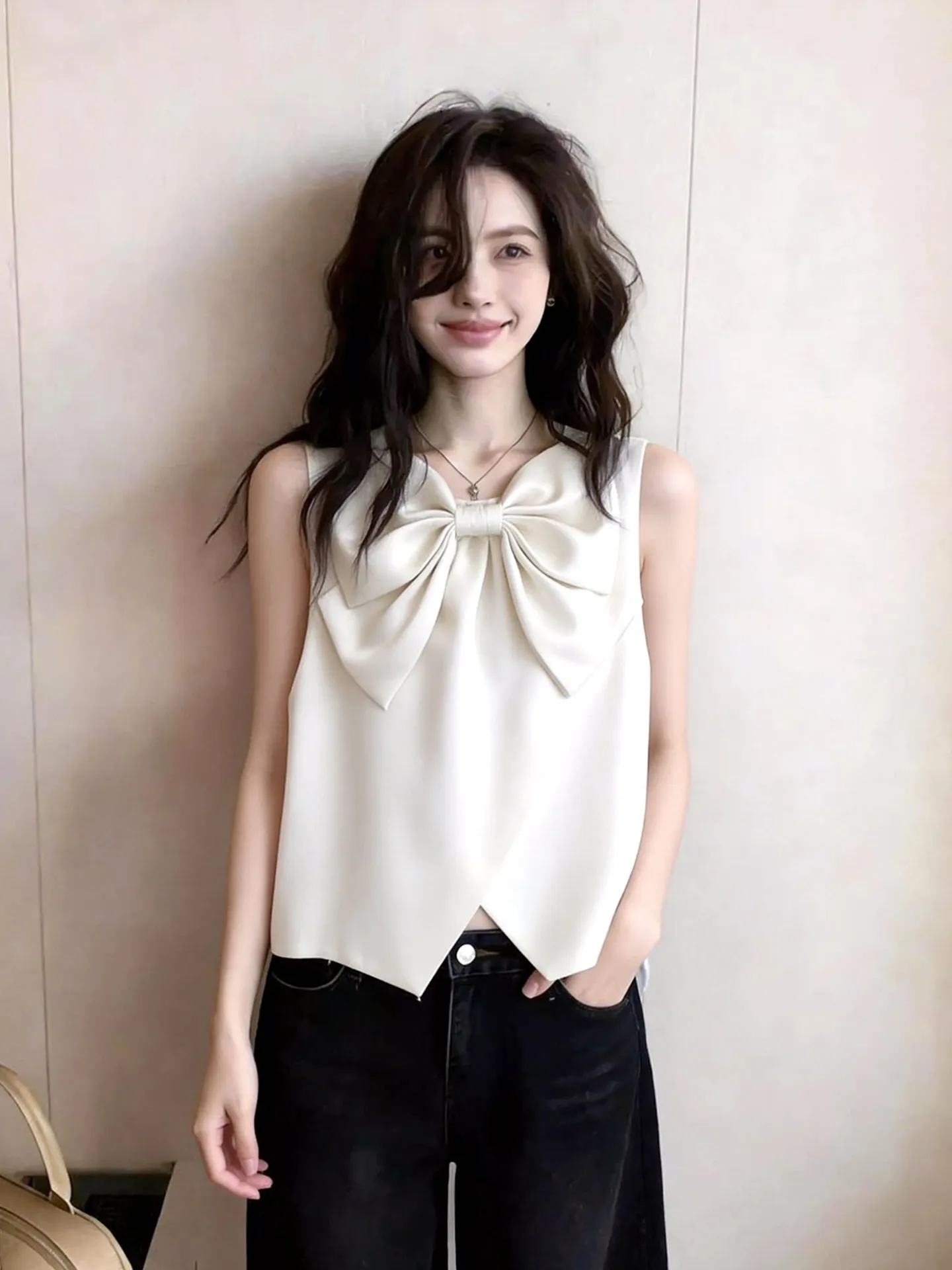Chic Knot Sleeveless Vest Comfortable Elegant Style Summer Fashionable Top Versatile Casual Loose Fit Ladies' Tank Top
Chic Knot Sleeveless Vest Comfortable Elegant Style Summer Fashionable Top Versatile Casual Loose Fit Ladies' Tank Top