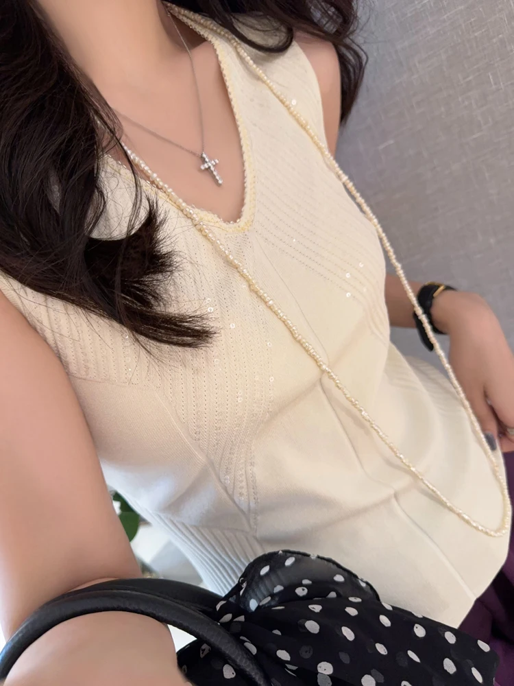 Elegant Slimming V-Neck Beaded Knit Vest Top Versatile Fashionable Summer Women's Sleeveless Shiny Thread Insertion Fashion
Elegant Slimming V-Neck Beaded Knit Vest Top Versatile Fashionable Summer Women's Sleeveless Shiny Thread Insertion Fashion