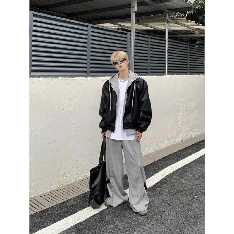 Мужская байкерская куртка в американском уличном стиле хип-хоп из искусственной кожи с капюшоном и дизайнерскими вставками в бейсбольном стиле для осени и зимы
Мужская байкерская куртка в американском уличном стиле хип-хоп из искусственной кожи с капюшоном и дизайнерскими вставками в бейсбольном стиле для осени и зимы