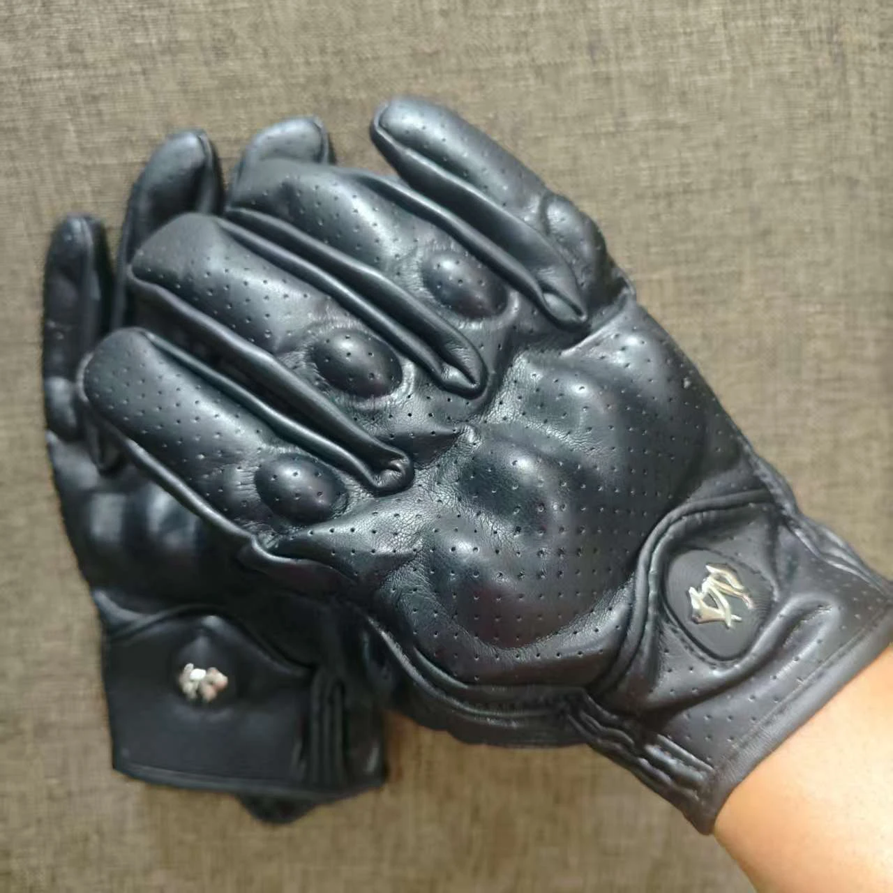 Cheap Touchscreen PU Leather Motorcycle Riding Gloves - Vintage Style, Hard Knuckle Guard, Breathable for Racing & City Cycling
Cheap Touchscreen PU Leather Motorcycle Riding Gloves - Vintage Style, Hard Knuckle Guard, Breathable for Racing & City Cycling