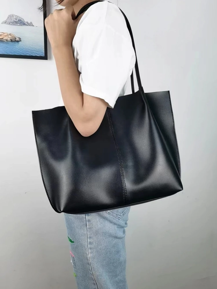 Elegant Large Capacity Women's Tote Bag Fashionable Versatile Single Shoulder Commuter Handbag Magnetic Buckle Soft PU Leather
Elegant Large Capacity Women's Tote Bag Fashionable Versatile Single Shoulder Commuter Handbag Magnetic Buckle Soft PU Leather
